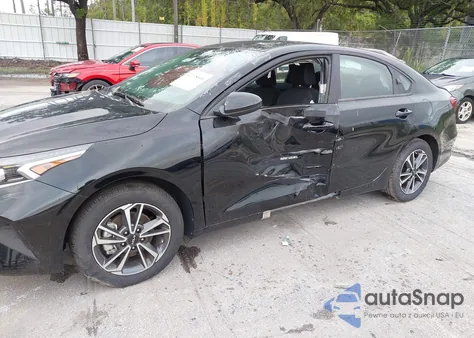 2024 Kia Forte Lxs z USA, uszkodzony, nr VIN 3KPF24AD1RE705262